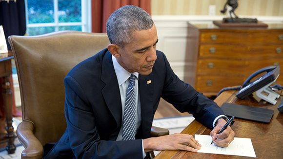 obama-firma-bloqueo-580x326