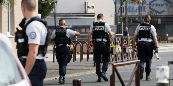 policías cercas del lugar de la detención 580x290