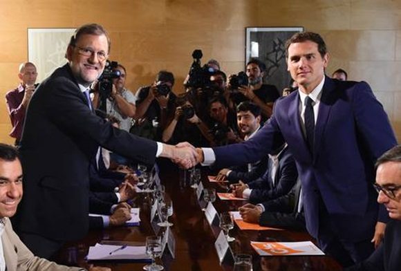 pp-y-ciudadanos-firman-acuerdo-580x392