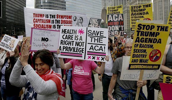 protestas contra Trump por derogación del Obamacare. AP 580x336