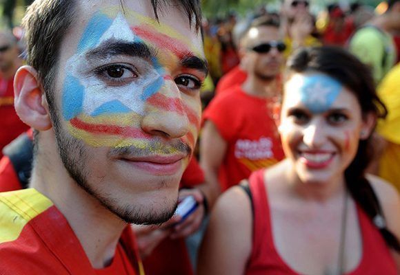 tension en espana por el referendo01 580x400