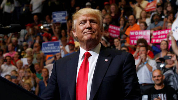 trump en su mitin en iowa