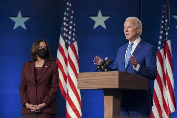 joe bidenkamala 580x386