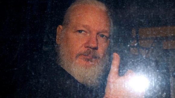 julian assange arrestado en londres 02 580x326