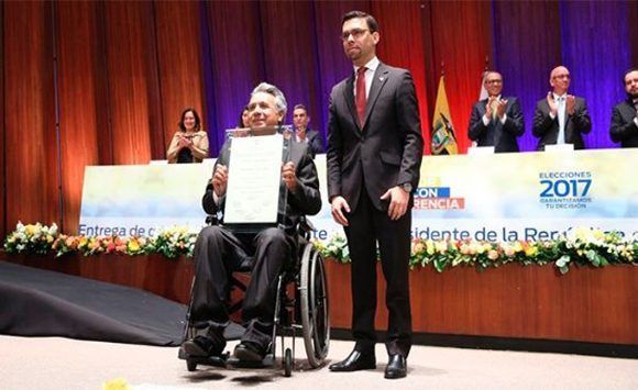 lenin moreno cne ecuador credenciales como presidente 580x355