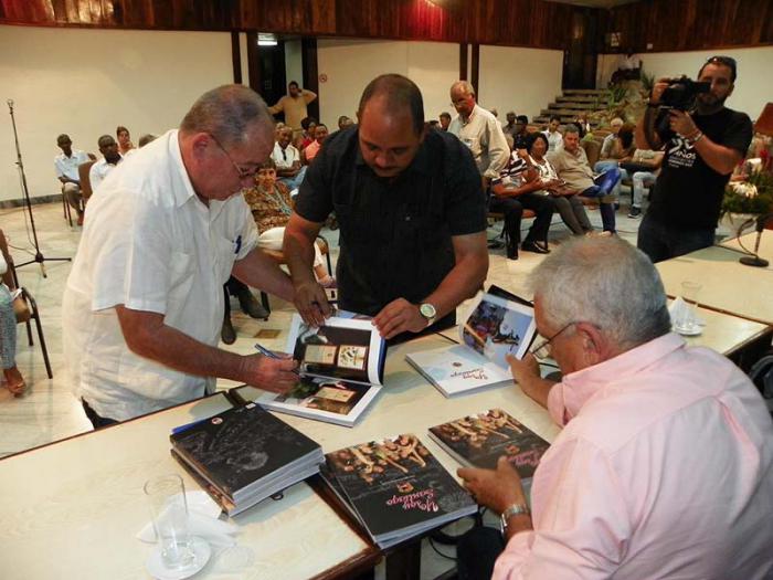 25 titulos sobre fidel