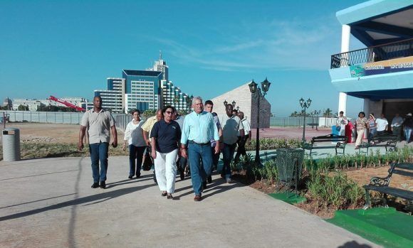 Díaz Canel en el Acuario Nacional de Cuba 580x349