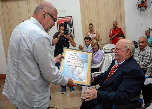 Entregan Premio Nacional a la Obra de la Vida a Bayolo 580x419