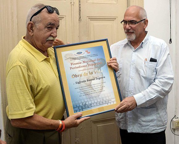 Entregan Premio Nacional a la Obra de la Vida a Sigfredo Barros 580x466