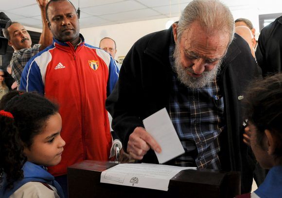 Fidel Castro elecciones vota 4 580x407