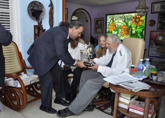 Fidel-con-Presidente-de-ACNO-2-580x413