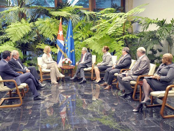 Raùl y Mogherini 580x435