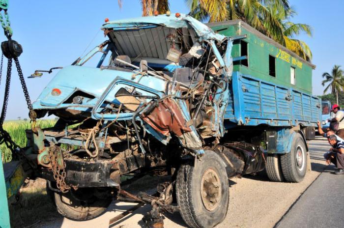 accidente sancti spiritus transtur camion2