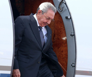 araul-castro-baja-avion