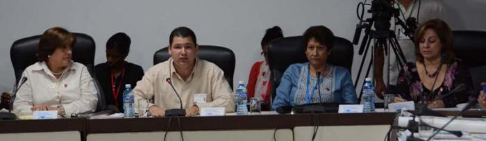 asamblea mujer niños