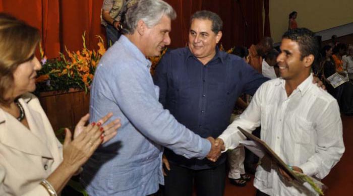 diaz canel ciencia