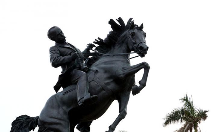 estatua jose marti develan