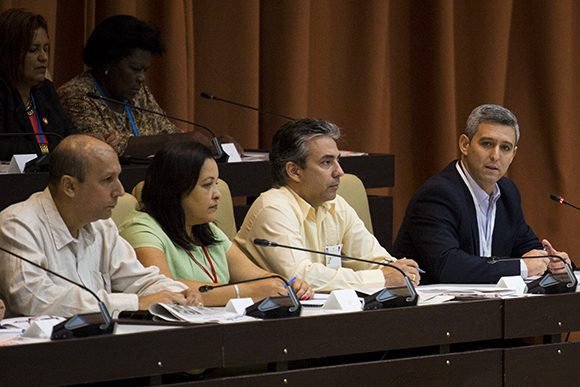 jorge luis perdomo ministro de comunicaciones 580x387