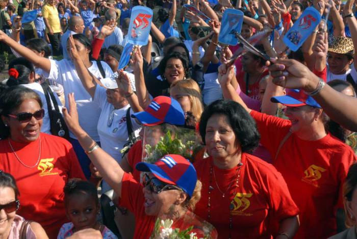 mujeres cubanas felicitacion