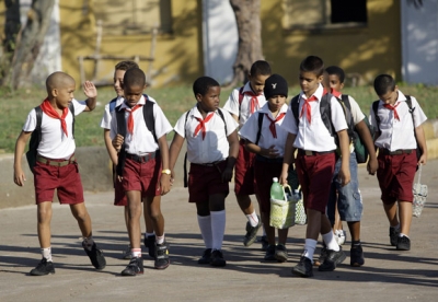 niños rumbo escuela