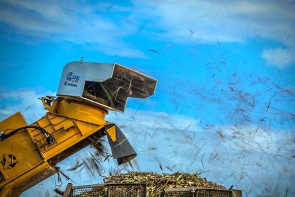 primera combinada sobre esteras en los campos de Cuba 02 580x387