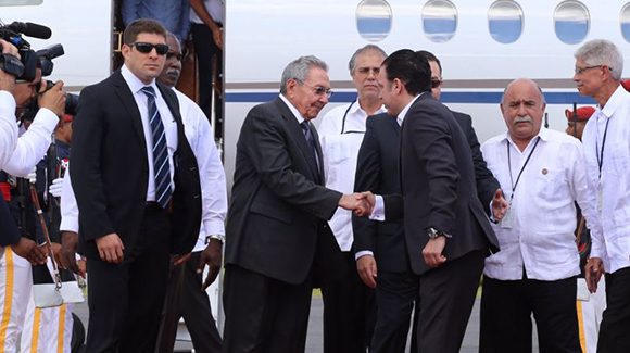 raul castro presidente llega CelacRD 580x325