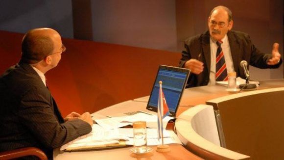 renato Recio en una de las emisiones de la Mesa Redonda 580x326