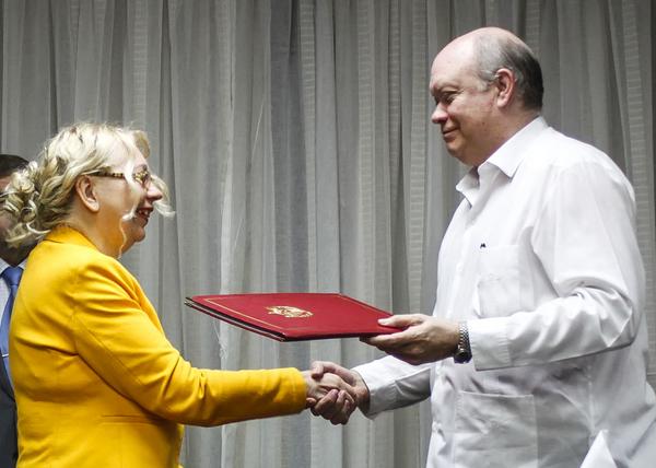 tatiana Valovaya y ricardo cabrisas 1