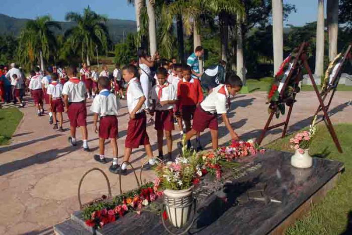tercer frente homenaje almeida