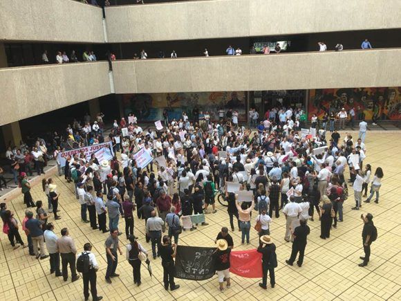 protesta palacio de gobierno sinaloa por muerte del periodista javier valdez 580x435