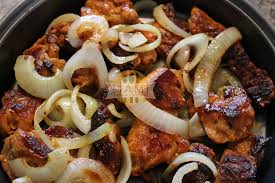 amasas de cerdo con cebolla