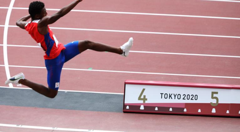 robiel yankiel sol cervantes establecio record mundial de 7.71 metros 0