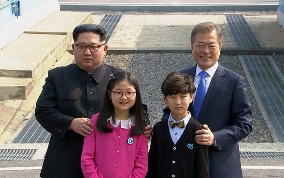 Kim Jong un y Moon Jae in APO 580x363