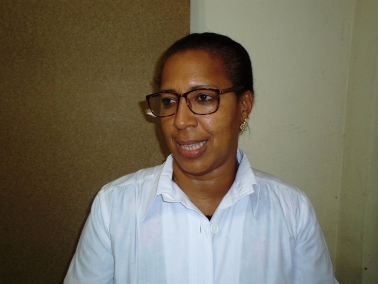 doctora kenia proctologia