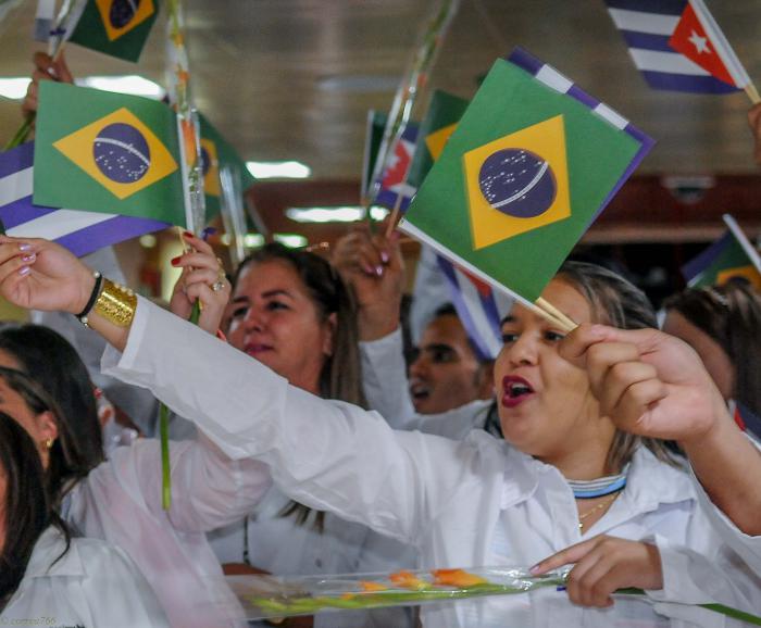 medicos regresan patria2