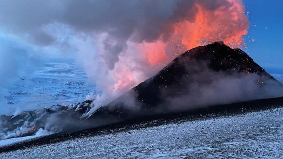 volcan kliuchevskoi rusia peninsula kamchatka erupcion 1
