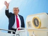 Trump parte rumbo a Alaska para la cumbre con Putin